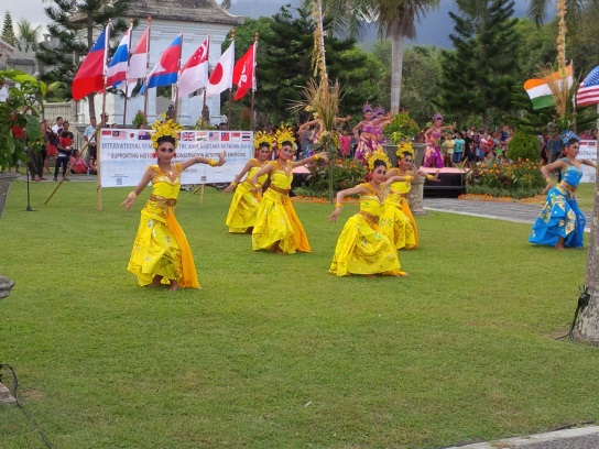 Traditional Balinese dancers